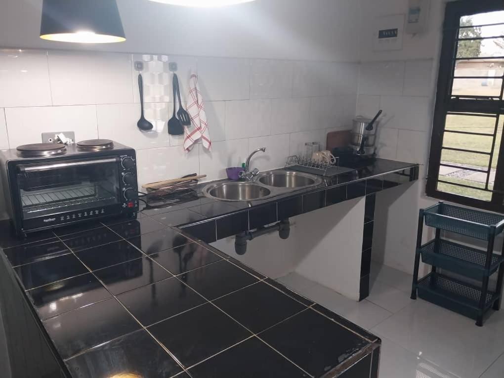 Emmrose Apartments チンゴラ エクステリア 写真